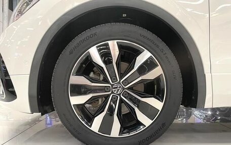 Volkswagen Tiguan II, 2022 год, 2 420 000 рублей, 4 фотография