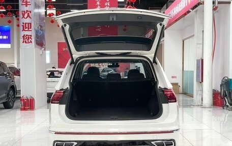 Volkswagen Tiguan II, 2022 год, 2 420 000 рублей, 5 фотография