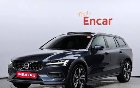 Volvo V60 II, 2021 год, 3 210 000 рублей, 1 фотография