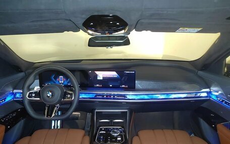 BMW 7 серия, 2025 год, 40 000 000 рублей, 13 фотография