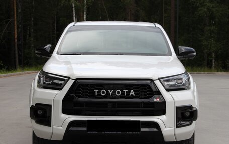 Toyota Hilux VIII, 2023 год, 6 800 000 рублей, 2 фотография
