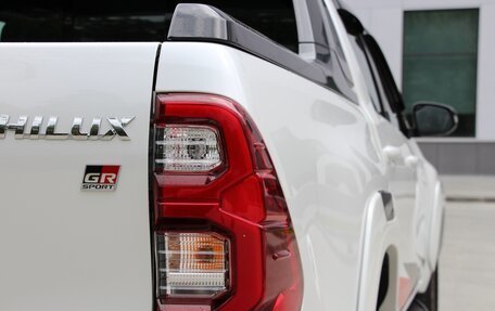 Toyota Hilux VIII, 2023 год, 6 800 000 рублей, 12 фотография