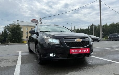 Chevrolet Cruze II, 2010 год, 690 000 рублей, 3 фотография