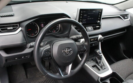 Toyota RAV4, 2021 год, 3 100 000 рублей, 6 фотография