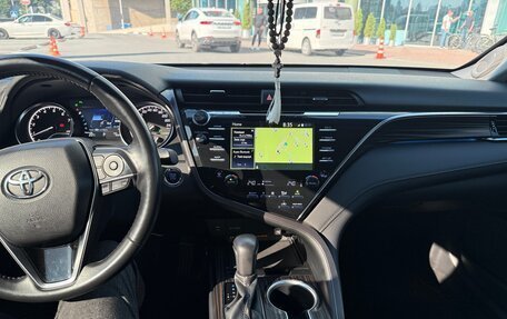 Toyota Camry, 2018 год, 2 800 000 рублей, 8 фотография