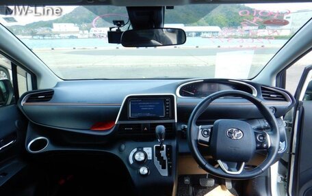 Toyota Sienta II, 2019 год, 1 950 000 рублей, 8 фотография