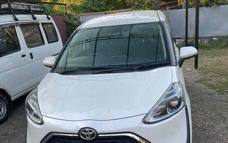 Toyota Sienta II, 2019 год, 1 950 000 рублей, 2 фотография