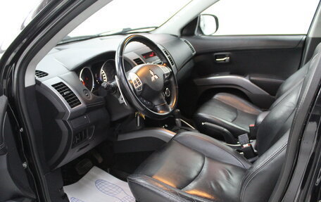 Mitsubishi Outlander III рестайлинг 3, 2010 год, 1 220 000 рублей, 11 фотография