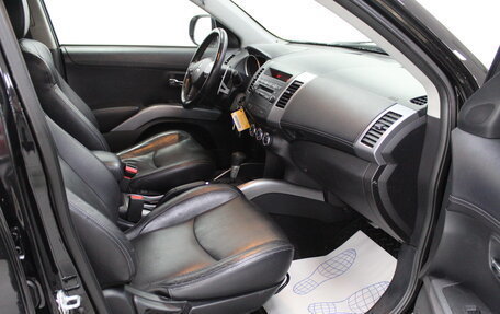 Mitsubishi Outlander III рестайлинг 3, 2010 год, 1 220 000 рублей, 13 фотография