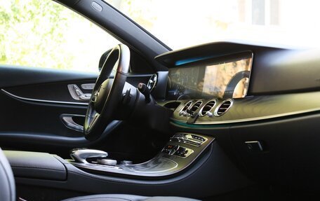 Mercedes-Benz E-Класс, 2019 год, 4 200 000 рублей, 13 фотография