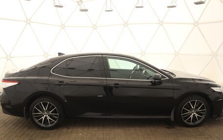 Toyota Camry, 2021 год, 3 050 000 рублей, 2 фотография