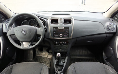 Renault Logan II, 2017 год, 895 000 рублей, 18 фотография