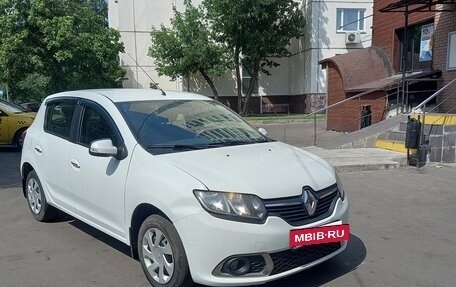 Renault Sandero II рестайлинг, 2017 год, 600 000 рублей, 2 фотография
