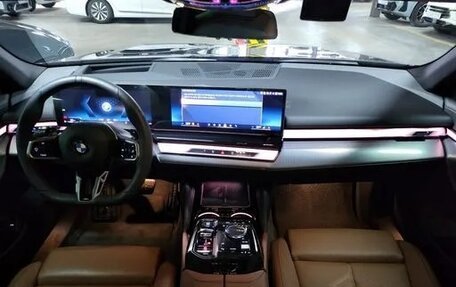 BMW 5 серия, 2024 год, 6 870 000 рублей, 10 фотография