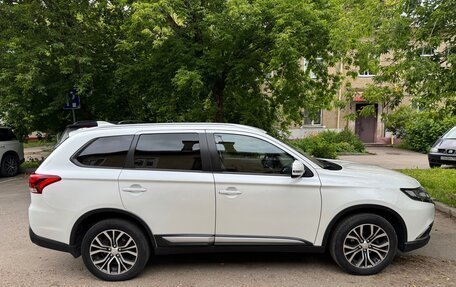 Mitsubishi Outlander III рестайлинг 3, 2018 год, 2 190 000 рублей, 2 фотография