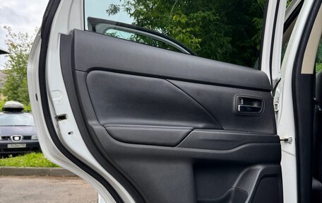 Mitsubishi Outlander III рестайлинг 3, 2018 год, 2 190 000 рублей, 12 фотография