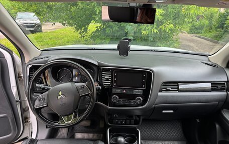 Mitsubishi Outlander III рестайлинг 3, 2018 год, 2 190 000 рублей, 13 фотография
