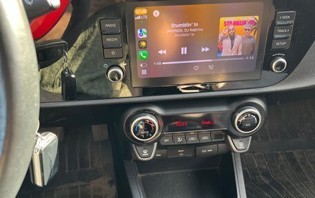 KIA Rio IV, 2021 год, 1 800 000 рублей, 10 фотография