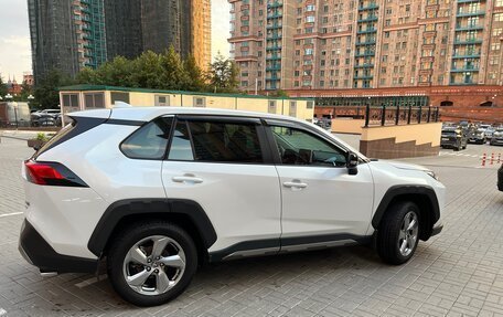 Toyota RAV4, 2022 год, 3 200 000 рублей, 2 фотография