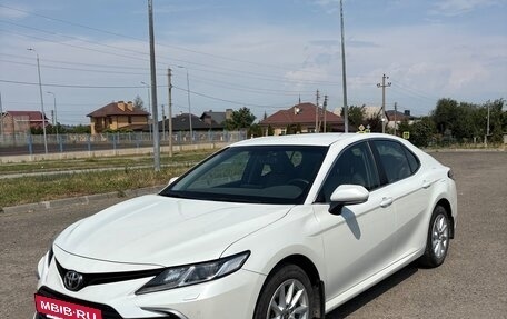 Toyota Camry, 2022 год, 3 250 000 рублей, 2 фотография