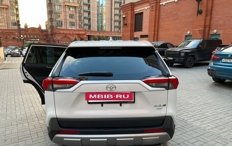 Toyota RAV4, 2022 год, 3 200 000 рублей, 4 фотография