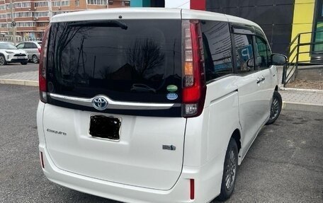Toyota Esquire I, 2017 год, 1 750 000 рублей, 3 фотография