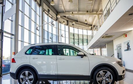 Volkswagen Tiguan II, 2018 год, 2 948 000 рублей, 2 фотография