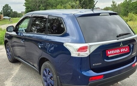 Mitsubishi Outlander III рестайлинг 3, 2013 год, 1 400 000 рублей, 3 фотография