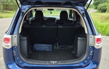 Mitsubishi Outlander III рестайлинг 3, 2013 год, 1 400 000 рублей, 4 фотография