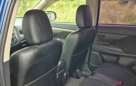 Mitsubishi Outlander III рестайлинг 3, 2013 год, 1 400 000 рублей, 5 фотография