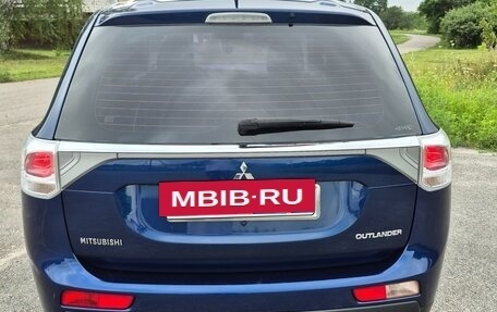 Mitsubishi Outlander III рестайлинг 3, 2013 год, 1 400 000 рублей, 7 фотография