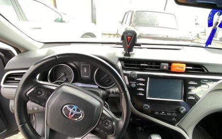 Toyota Camry, 2018 год, 2 100 000 рублей, 8 фотография
