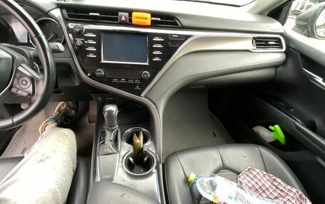 Toyota Camry, 2018 год, 2 100 000 рублей, 9 фотография