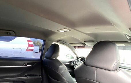 Toyota Camry, 2018 год, 2 100 000 рублей, 15 фотография