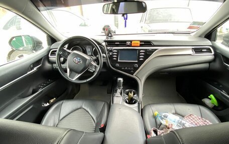 Toyota Camry, 2018 год, 2 100 000 рублей, 11 фотография