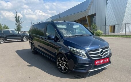 Mercedes-Benz V-Класс, 2017 год, 5 800 000 рублей, 2 фотография