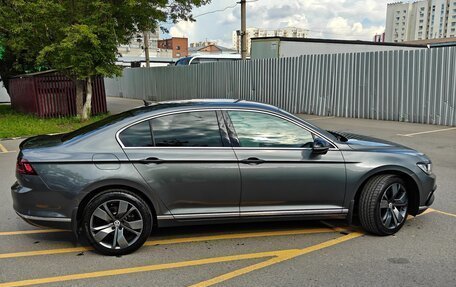 Volkswagen Passat B8 рестайлинг, 2017 год, 2 350 000 рублей, 10 фотография