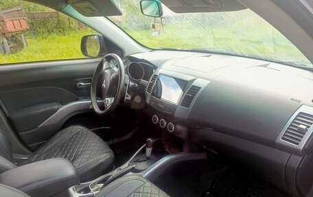 Mitsubishi Outlander III рестайлинг 3, 2008 год, 900 000 рублей, 2 фотография