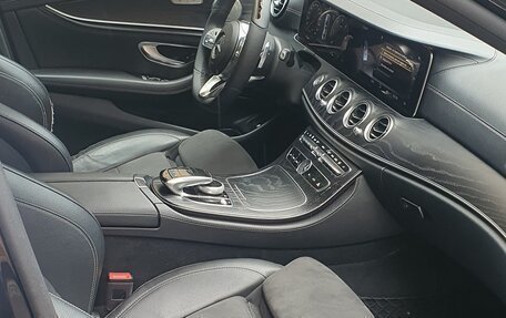 Mercedes-Benz E-Класс, 2018 год, 3 900 000 рублей, 6 фотография