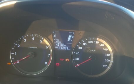 Hyundai Solaris II рестайлинг, 2011 год, 720 000 рублей, 4 фотография