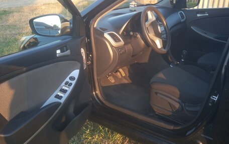 Hyundai Solaris II рестайлинг, 2011 год, 720 000 рублей, 2 фотография