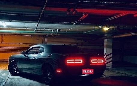 Dodge Challenger III рестайлинг 2, 2019 год, 5 850 000 рублей, 4 фотография