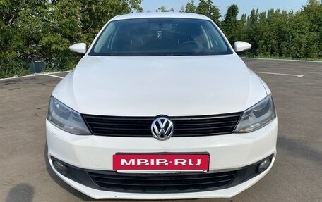Volkswagen Jetta VI, 2014 год, 990 000 рублей, 2 фотография