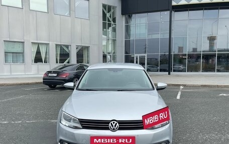 Volkswagen Jetta VI, 2013 год, 889 000 рублей, 2 фотография