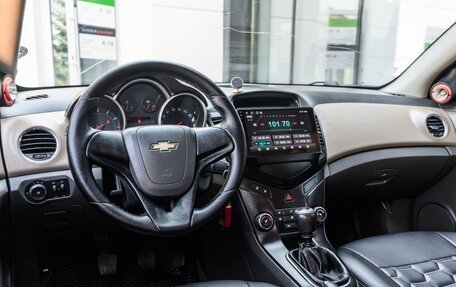 Chevrolet Cruze II, 2010 год, 699 000 рублей, 7 фотография