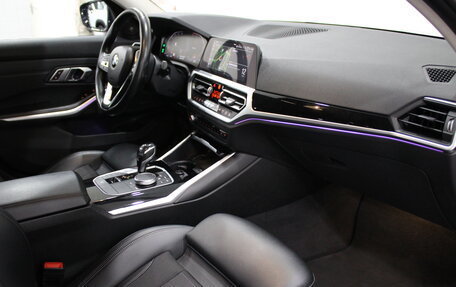 BMW 3 серия, 2019 год, 2 990 000 рублей, 10 фотография