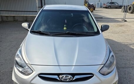 Hyundai Solaris II рестайлинг, 2013 год, 890 000 рублей, 10 фотография