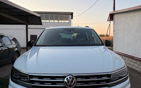 Volkswagen Tiguan II, 2019 год, 2 650 000 рублей, 2 фотография