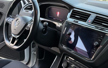 Volkswagen Tiguan II, 2019 год, 2 650 000 рублей, 17 фотография