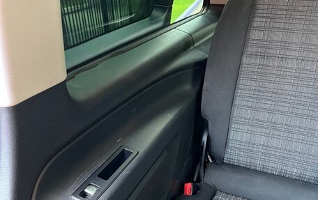 Mercedes-Benz Vito, 2019 год, 3 000 000 рублей, 18 фотография